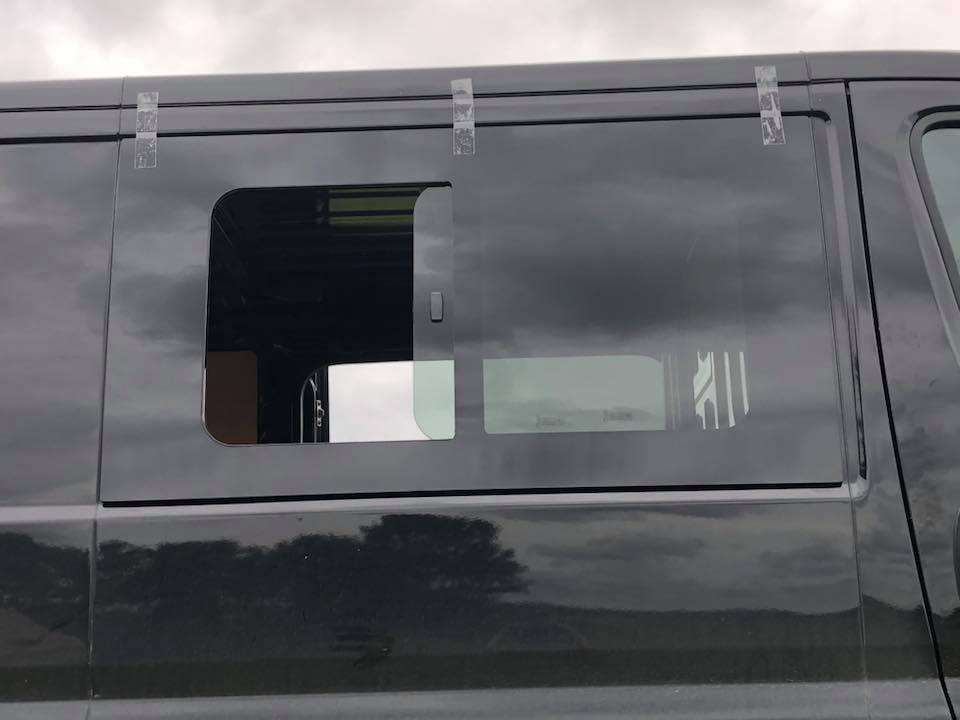 FT-R1-HS P // Half Slider SWB R/H Privacy