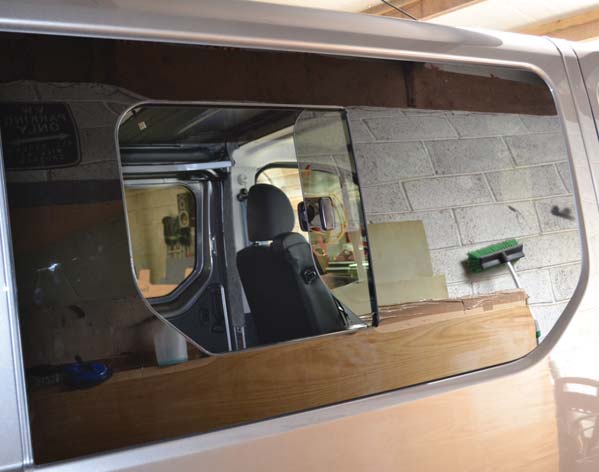 Opel Vivaro 2014 - 2018 sidofönster & bakdörr fönster - Bild 4